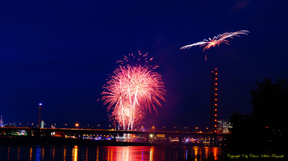 Feuerwerk Düsseldorfer Rheinkirmes