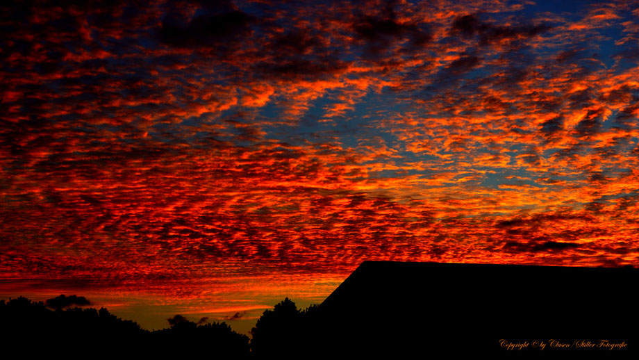  Clasen/Stiller Fotografie, Udo Clasen, Patrick Stiller, Nachtaufnahme, Abstrakte Fotos, Langzeitbelichtung, Sonnenaufgang, rot, grün, blau, orange, gold, HDR, Düsseldorf Fernsehturm, Duisburg, abstraktes, Kunst, Fotokunst, farbenspiel, Wolken, Melle,