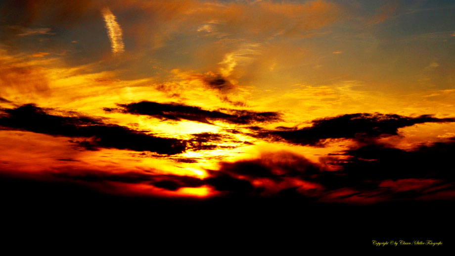  Clasen/Stiller Fotografie, Udo Clasen, Patrick Stiller, Nachtaufnahme, Abstrakte Fotos, Langzeitbelichtung, Sonnenaufgang, rot, grün, blau, orange, gold, abstrakte lichter, HDR, Düsseldorf, Duisburg, abstraktes, Kunst, Fotokunst, farbenspiel, Natur,