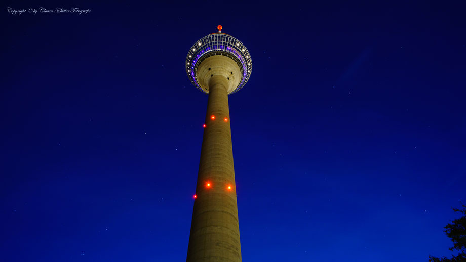  Clasen/Stiller Fotografie, Udo Clasen, Patrick Stiller, Nachtaufnahme, Abstrakte Fotos, Langzeitbelichtung, Sonnenaufgang, rot, grün, blau, orange, gold, abstrakte lichter, HDR, Düsseldorf Fernsehturm, Duisburg, abstraktes, Kunst, Fotokunst, farbenspiel,