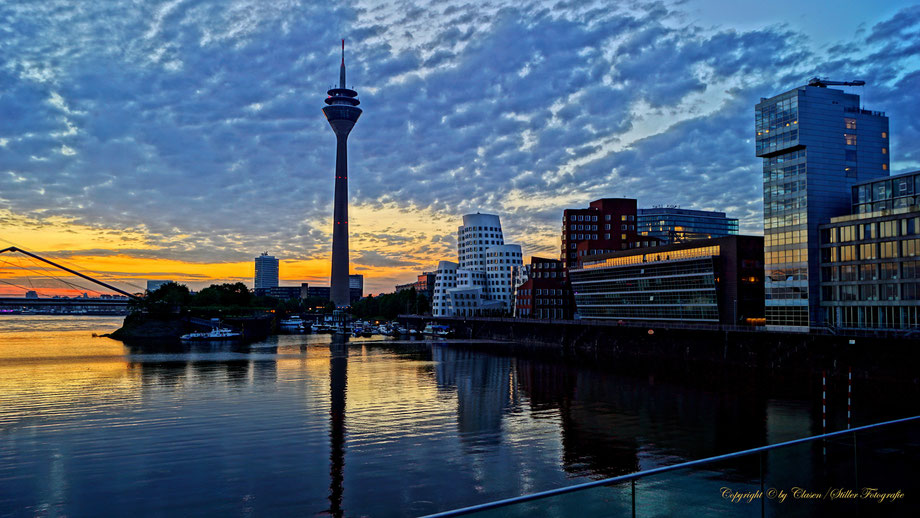  Clasen/Stiller Fotografie, Udo Clasen, Patrick Stiller, Nachtaufnahme, Abstrakte Fotos, Langzeitbelichtung, Sonnenaufgang, rot, grün, blau, orange, gold, abstrakte lichter, HDR, Düsseldorf, Duisburg, abstraktes, Kunst, Fotokunst, farbenspiel, Natur,