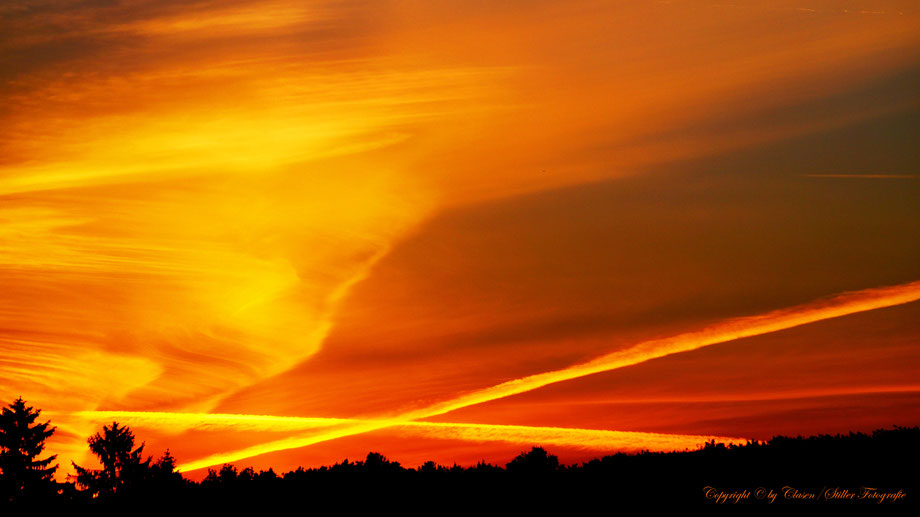  Clasen/Stiller Fotografie, Udo Clasen, Patrick Stiller, Nachtaufnahme, Abstrakte Fotos, Langzeitbelichtung, Sonnenaufgang, rot, grün, blau, orange, gold, abstrakte lichter, HDR, Düsseldorf, Duisburg, abstraktes, Kunst, Fotokunst, farbenspiel, Natur,