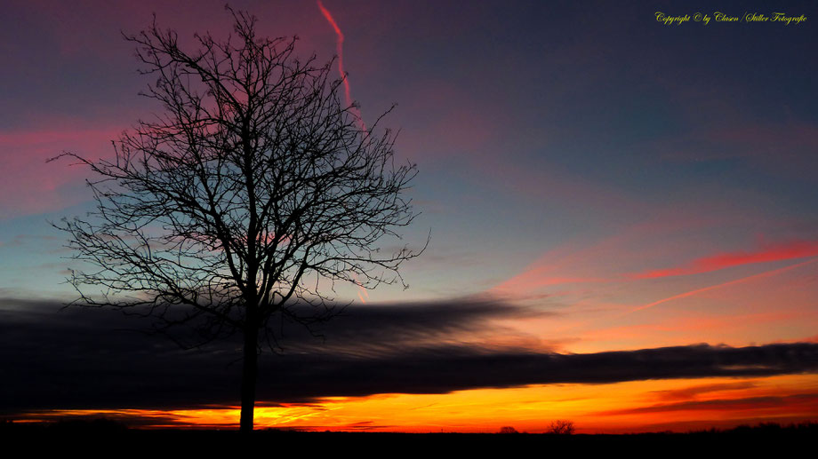  Clasen/Stiller Fotografie, Udo Clasen, Patrick Stiller, Nachtaufnahme, Abstrakte Fotos, Langzeitbelichtung, Sonnenaufgang, rot, grün, blau, orange, gold, abstrakte lichter, HDR, Düsseldorf, Duisburg, abstraktes, Kunst, Fotokunst, farbenspiel, Wolken,