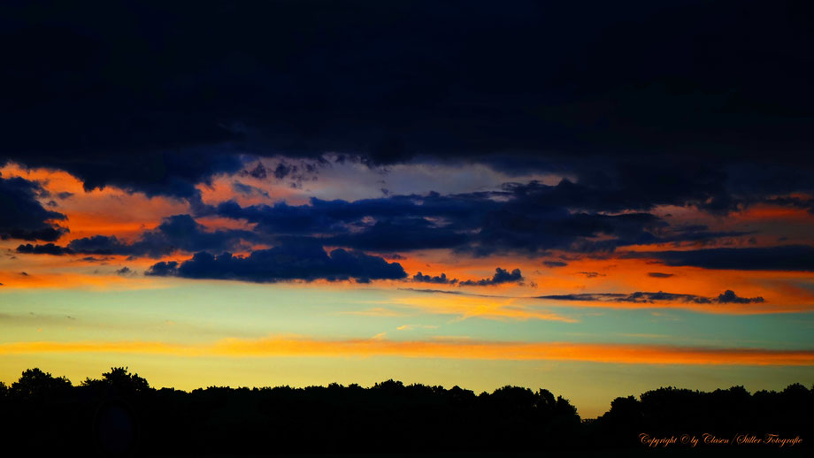  Clasen/Stiller Fotografie, Udo Clasen, Patrick Stiller, Nachtaufnahme, Abstrakte Fotos, Langzeitbelichtung, Sonnenaufgang, rot, grün, blau, orange, gold, abstrakte lichter, HDR, Düsseldorf, Duisburg, abstraktes, Kunst, Fotokunst, farbenspiel, Natur,