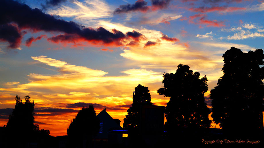  Clasen/Stiller Fotografie, Udo Clasen, Patrick Stiller, Nachtaufnahme, Abstrakte Fotos, Langzeitbelichtung, Sonnenaufgang, rot, grün, blau, orange, gold, abstrakte lichter, HDR, Düsseldorf, Duisburg, abstraktes, Kunst, Fotokunst, farbenspiel, Natur,