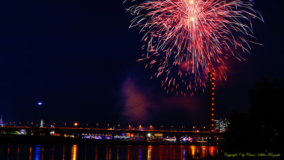 Feuerwerk Düsseldorfer Rheinkirmes