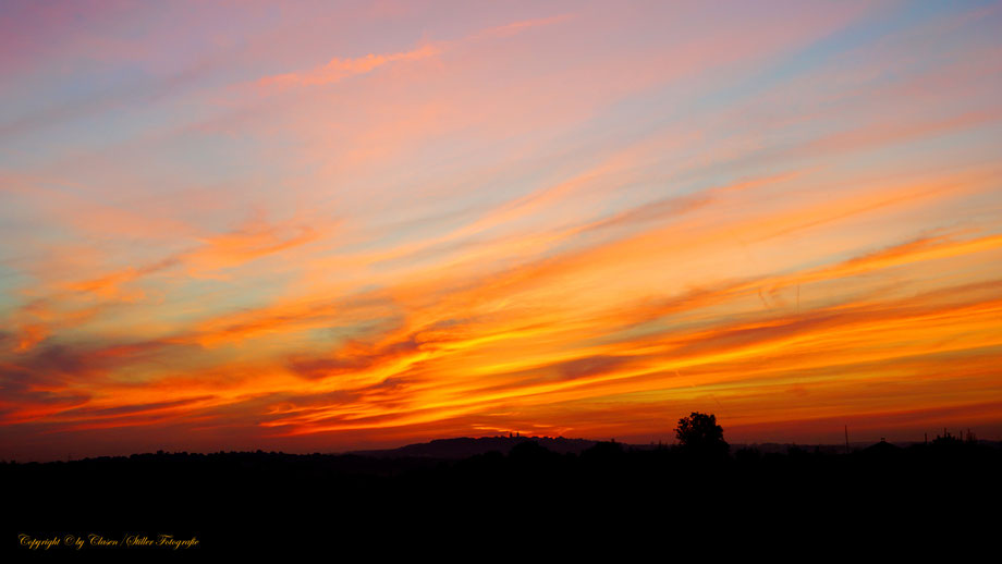  Clasen/Stiller Fotografie, Udo Clasen, Patrick Stiller, Nachtaufnahme, Abstrakte Fotos, Langzeitbelichtung, Sonnenaufgang, rot, grün, blau, orange, gold, gelb, abstrakte lichter, HDR, Düsseldorf, Duisburg, abstraktes, Kunst, Fotokunst, farbenspiel,