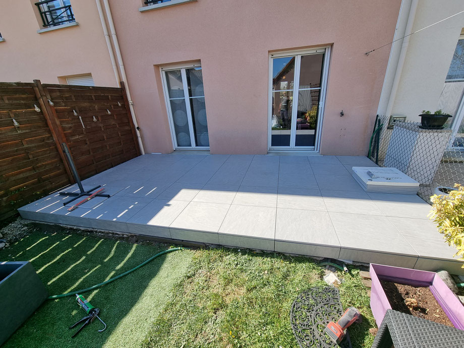 Terrasse dalle Céram sur plots