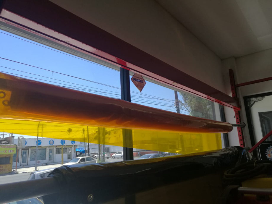 PRECIO $14,800 + IVA. Rollo de lona traslucida color amarillo, de 1.90 mts. (metros) de ancho x 22.86 mts. (metros) de largo.