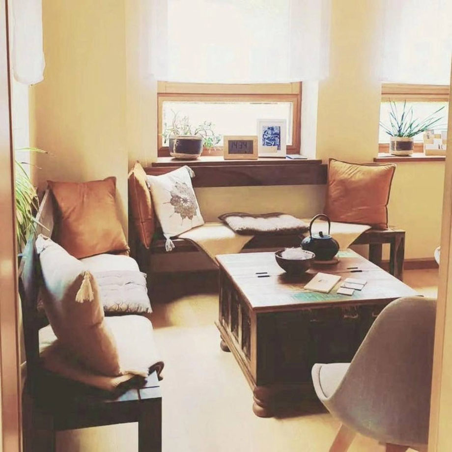 Tee-Lounge im Yoga Ashram Nordheide zwischen Jesteburg und Buchholz i.d.N. bei Hamburg, Norddeutschland