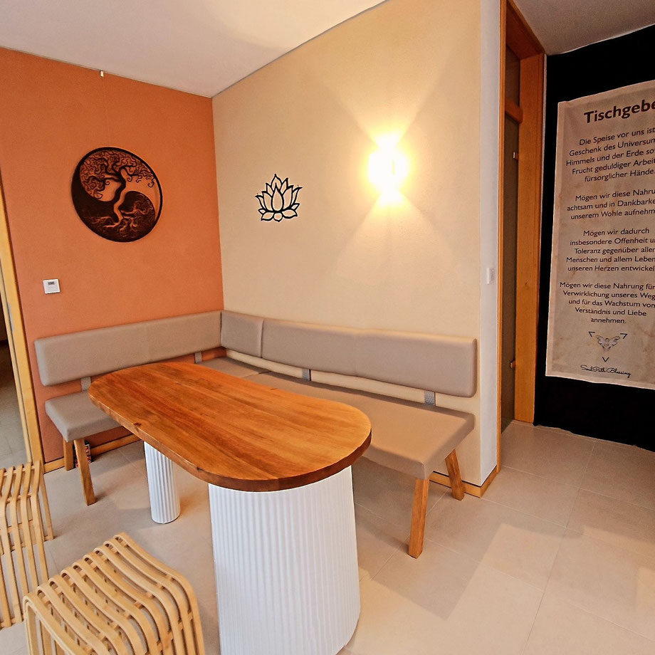 Tee-Lounge im Yoga Ashram Nordheide zwischen Jesteburg und Buchholz i.d.N. bei Hamburg, Norddeutschland