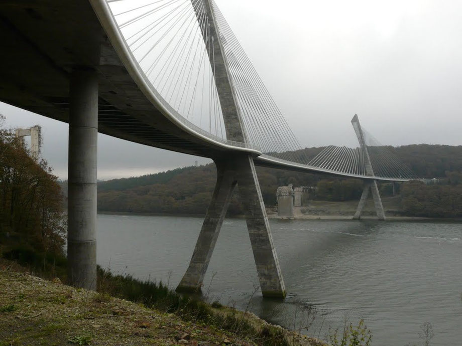 Pont de Terenez,en courbe et à haubans sur l'Aulne !