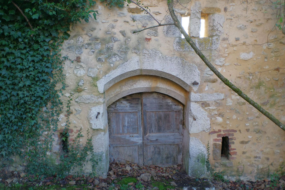 Vieille entrée de cave à Treffort