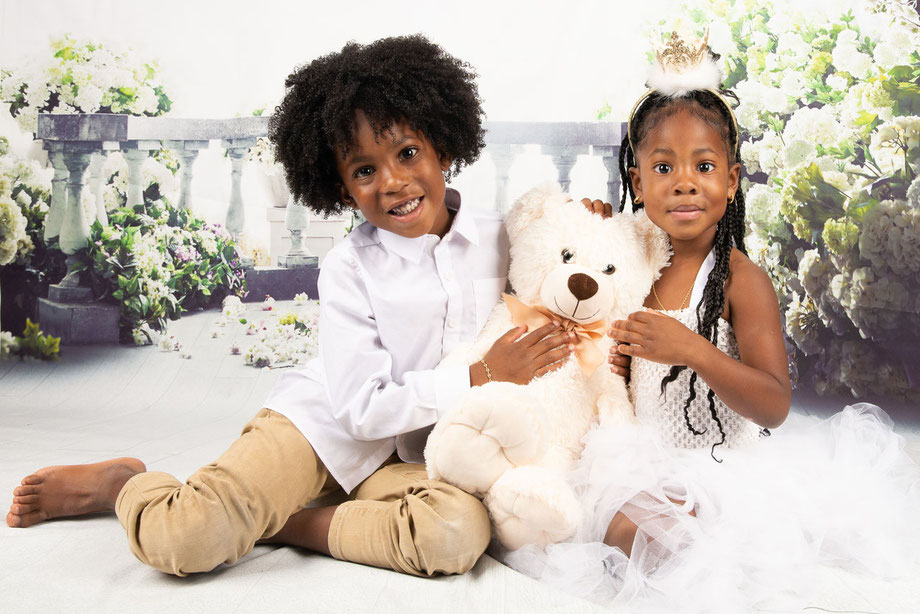 children photo session with teddy bear