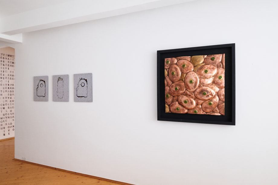 Ausstellungsansicht mit Kunstwerken des zeitgenössischen Künstlers Andreas Jonak