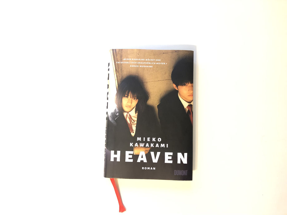 Der Roman "Heaven" von Mieko Kawakami liegt auf weissem Untergrund.