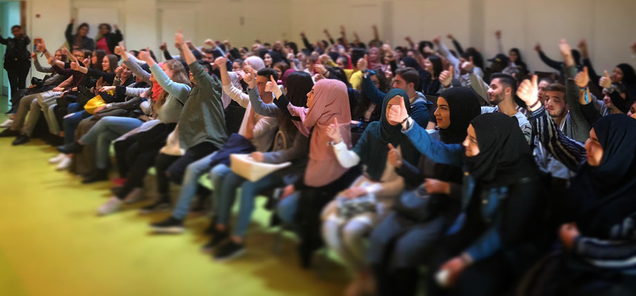 Die Daumenprobe bei der Abschlussfeier des #EIBF2018