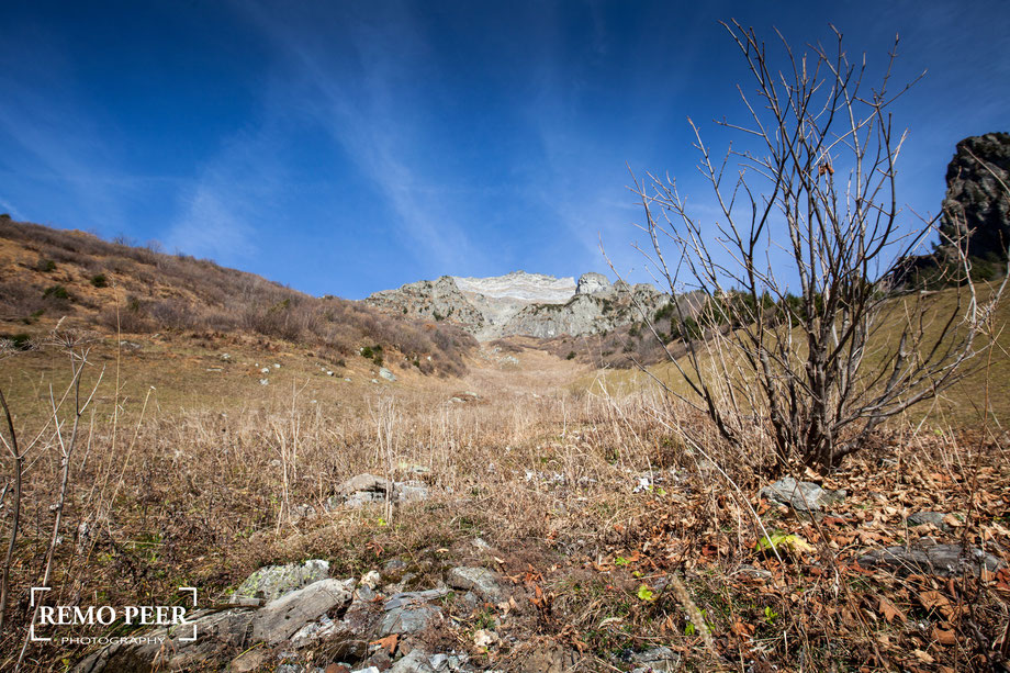 Wandern im Maderanertal, Aufblick zum Windgällen, Kanton Uri (von Remo Peer, Fotografie & Design, www.fotoremo.ch)