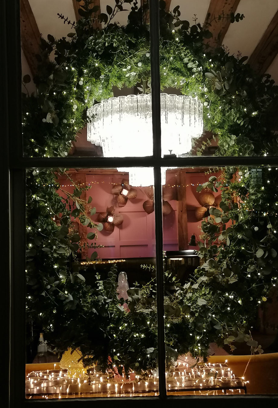 Festive Window, Falstaff Hotel, Canterbury. Photo MSmith