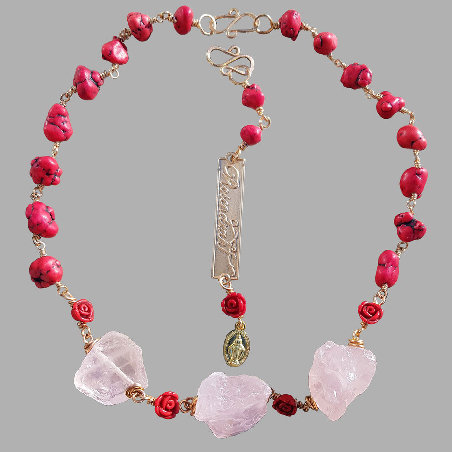 Rosendraht Rosendraht.de Collier Edelsteine Edelsteincollier Schmuck Halsschmuck Halskette vergoldet handgemacht Schmuckdesign Designschmuck Unikat Marienmedaille gesegnet Jesus Christus Gold Rosenquarz Türkis rosa rot Rosen Segen