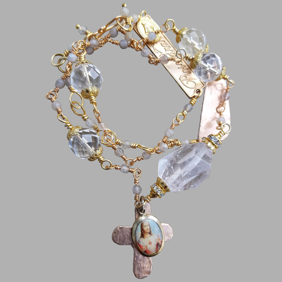 Rosendraht Rosendraht.de webshop Schmuck online Manufaktur handgemacht Schmuckdesign Design Designerschmuck Unikate Goldschmuck Edelsteinschmuck Armband Halskette Kette Marienmedaille Maria Jesus Charm Anhänger Herz Kreuz Labradorit Bergkristall klar 2in1