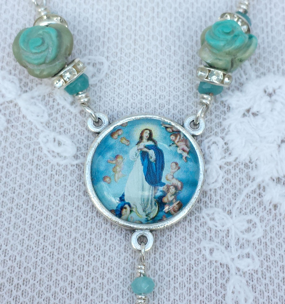 Rosendraht Rosendraht.de gesegnet Rosenkranz Gebetskette Schmuck christlich spirituell Segen Schmuck online kaufen webshop Schmuckshop Jesus Christus Maria Madonna Marienmittelteil Silber Kreuz Marienmedaille Jade hellblau türkis Howlith Rosen silber