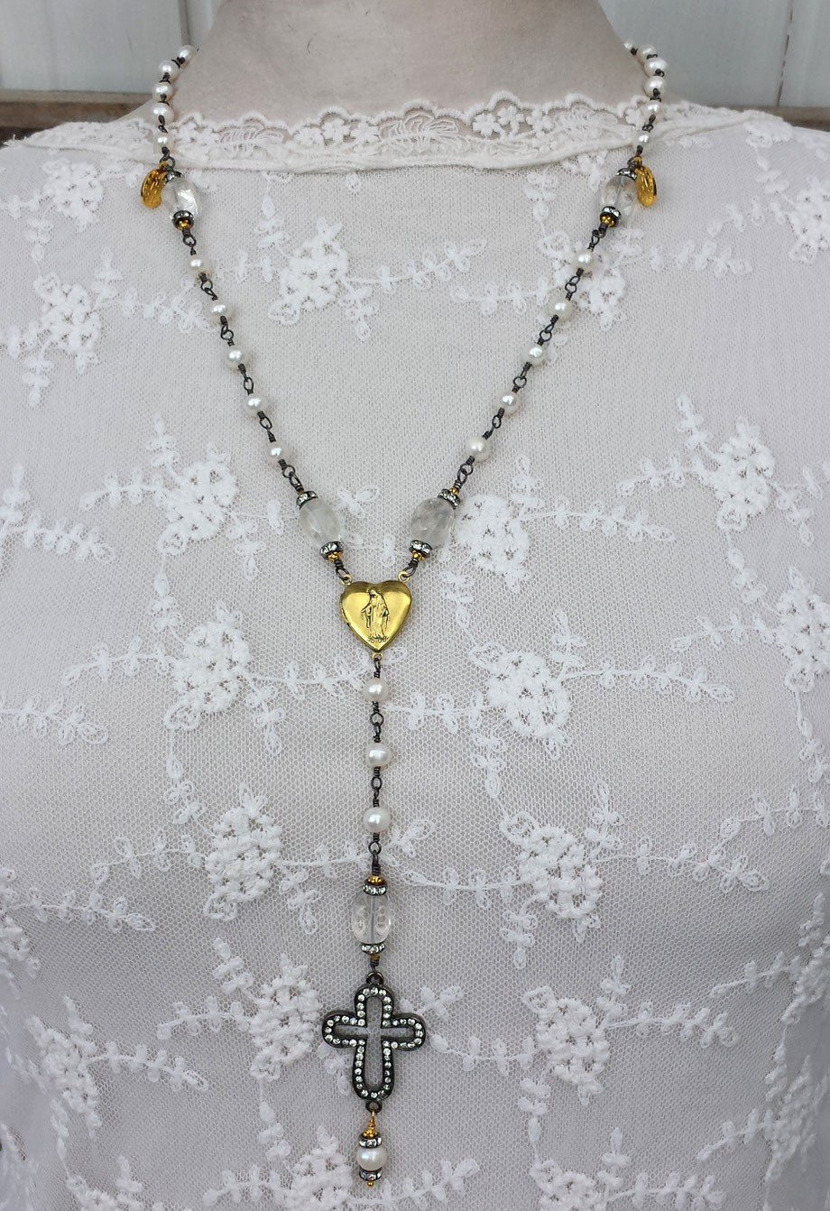 Rosendraht Rosendraht.de gesegnet Rosenkranz Gebetskette Schmuck christlich spirituell Segen Schmuck online kaufen webshop Schmuckshop Jesus Christus Maria Madonna Marienmedaillon Herz Edelstein Kreuz Marienmedaille gold silber schwarz Perlen Bergkristall