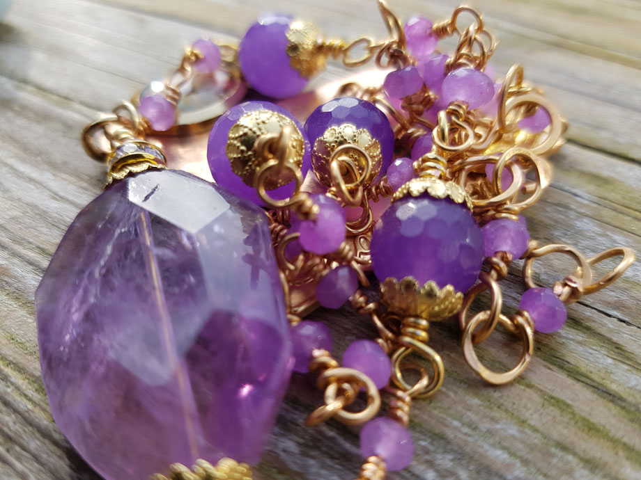 Rosendraht Rosendraht.de webshop Schmuck online Manufaktur handgemacht Schmuckdesign Design Designerschmuck Unikate Goldschmuck Edelsteinschmuck Armband Halskette Kette Marienmedaille Maria Jesus Charm Anhänger Herz Kreuz Amethyst Jade lila violett 2in1