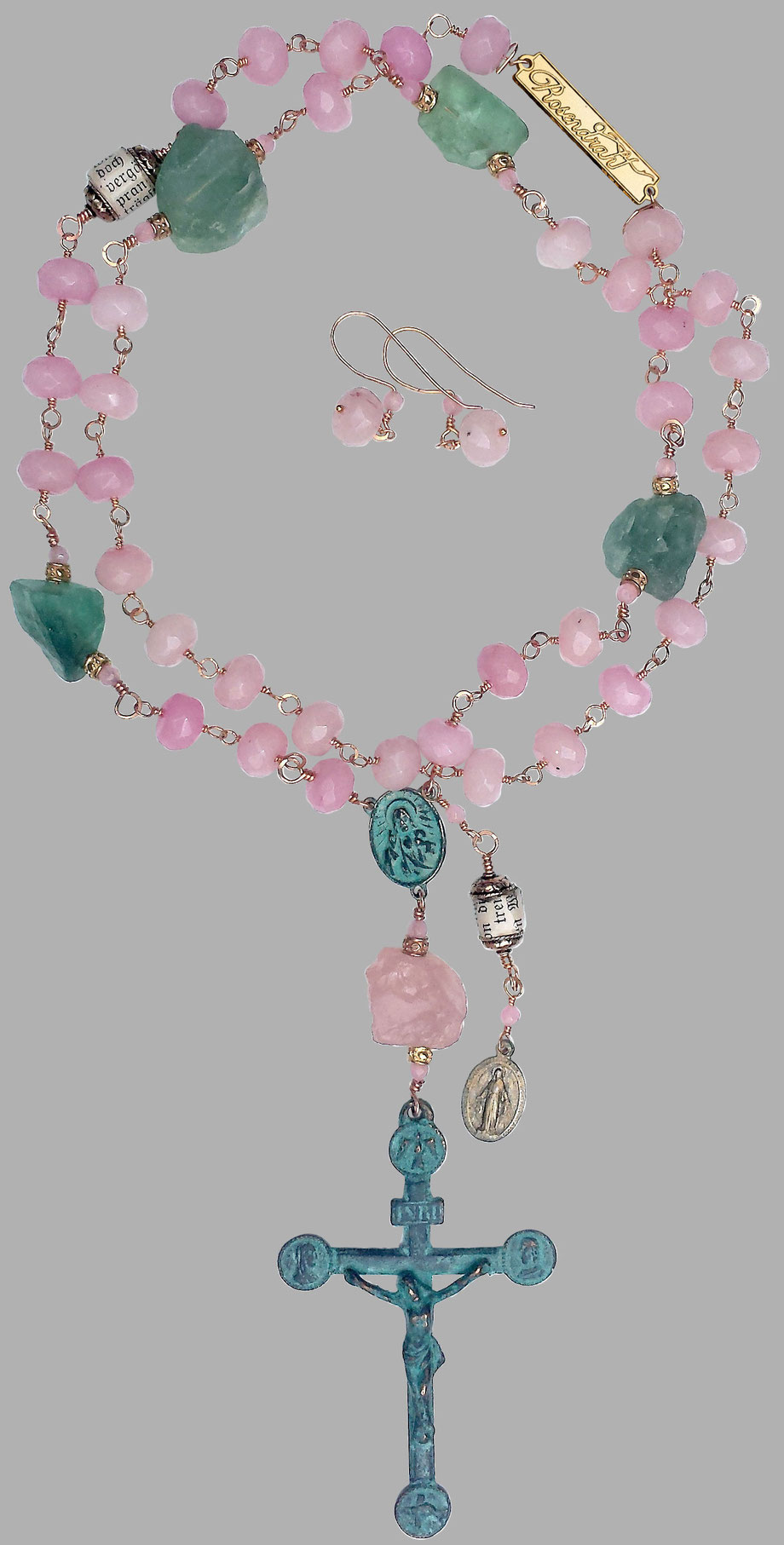 Rosendraht Rosendraht.de Rosenkranz Unikat Unikatschmuck Kette Goldkette Edelsteinkette Jadekette Kreuz Gebetskette Schmuckdesign Designschmuck handgemacht  Jesus Maria gesegnet Segen Segensbotschaft wundertätige Marienmedaille Charm Anhänger christlich 