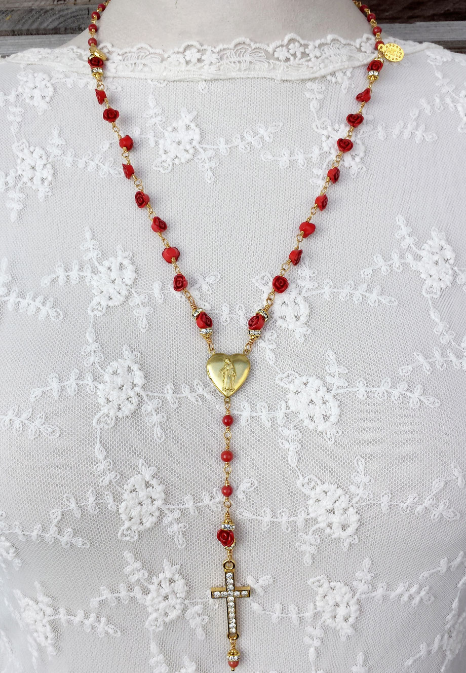 Rosendraht Rosendraht.de gesegnet Rosenkranz Gebetskette Schmuck christlich spirituell Segen Schmuck online kaufen webshop Schmuckshop Jesus Christus Maria Madonna Marienmedaillon Herz Medaillon Edelstein Kreuz Marienmedaille vergoldet Koralle rot Rosen