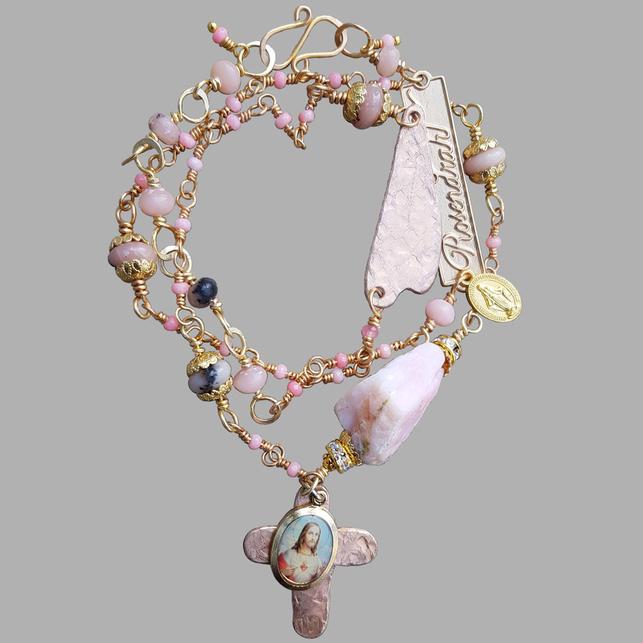 Rosendraht Rosendraht.de webshop Schmuck online Manufaktur handgemacht Schmuckdesign Design Designerschmuck Unikate Goldschmuck Edelsteinschmuck Armband Halskette Kette Marienmedaille Maria Jesus Charm Anhänger Herz Kreuz Opal Andenopal pink rosa 2in1