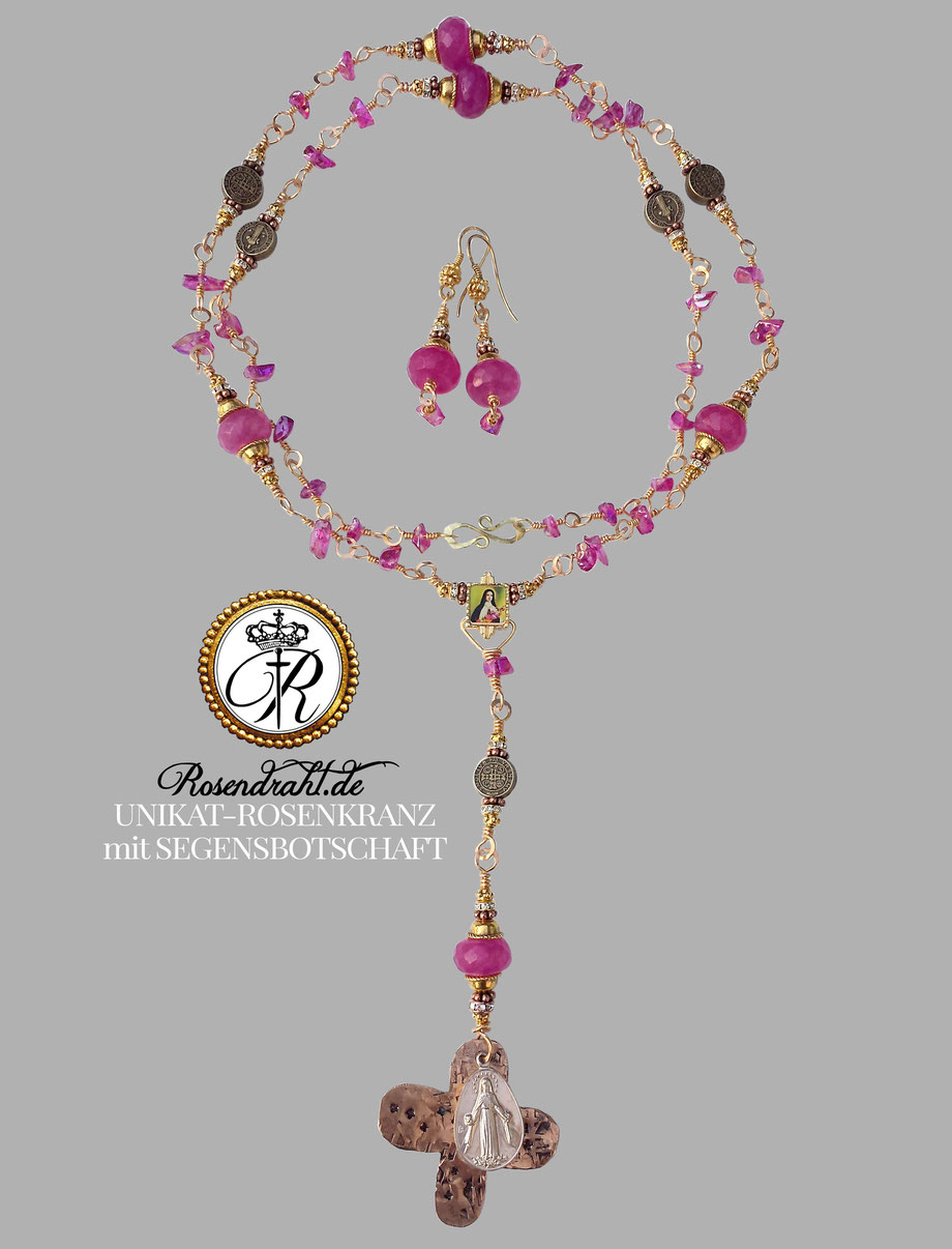 Rosendraht Rosendraht.de Rosenkranz Unikat Unikatschmuck magenta Quarz Goldschmuck Edelsteine Perlen Glauben Kreuz  Schmuckdesign Designschmuck handgemacht  Jesus Maria gesegnet Segen Segensbotschaft wundertätige Marienmedaille Charm Anhänger christlich 