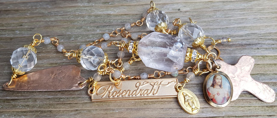 Rosendraht Rosendraht.de webshop Schmuck online Manufaktur handgemacht Schmuckdesign Design Designerschmuck Unikate Goldschmuck Edelsteinschmuck Armband Halskette Kette Marienmedaille Maria Jesus Charm Anhänger Herz Kreuz Labradorit Bergkristall klar 2in1
