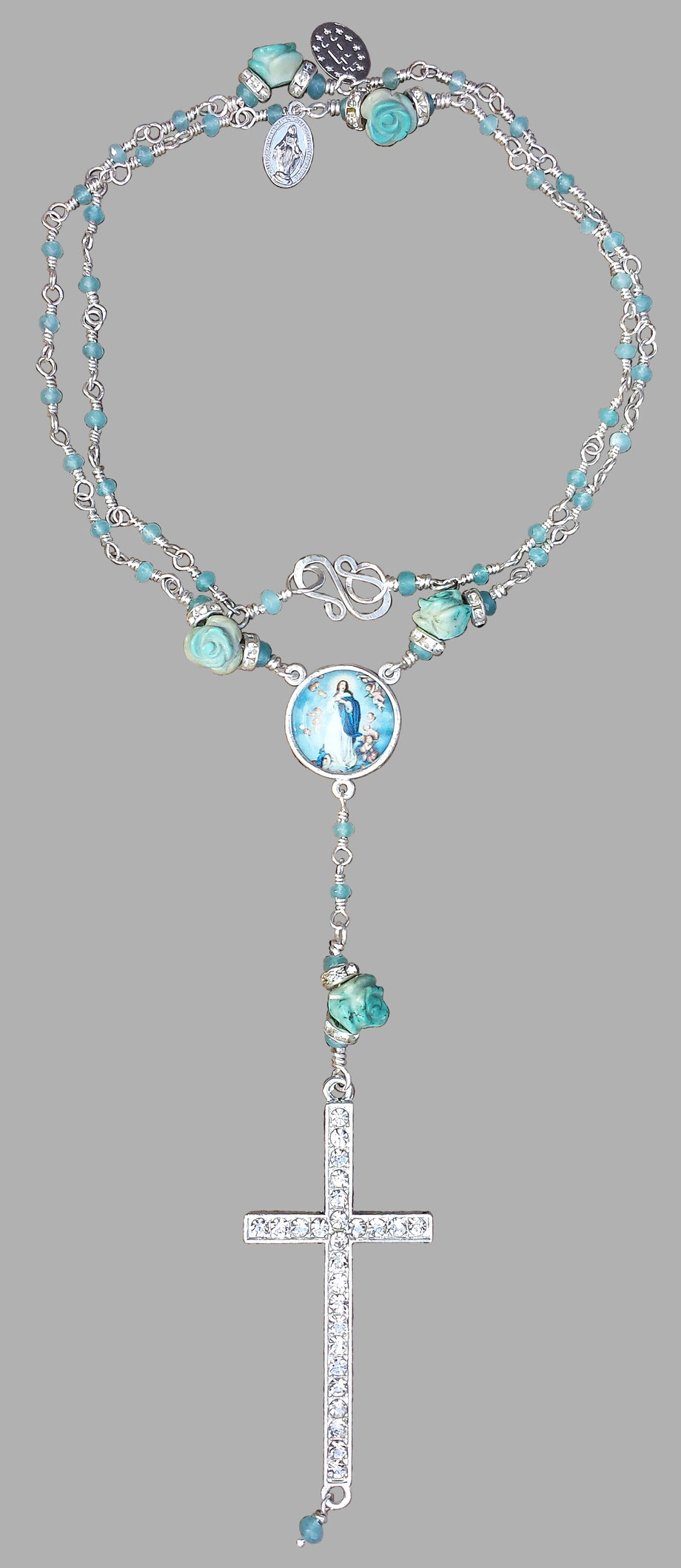Rosendraht Rosendraht.de gesegnet Rosenkranz Gebetskette Schmuck christlich spirituell Segen Schmuck online kaufen webshop Schmuckshop Jesus Christus Maria Madonna Marienmittelteil Silber Kreuz Marienmedaille Jade hellblau türkis Howlith Rosen silber