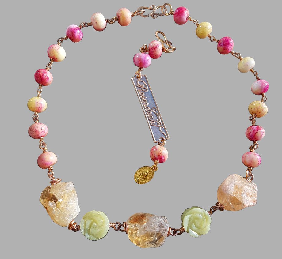 Rosendraht Rosendraht.de Collier Edelsteine Edelsteincollier Schmuck Halsschmuck Halskette vergoldet handgemacht Schmuckdesign Designschmuck Unikat incl. Verlängerung Label Logo Schmucklabel farbenfroh Gold Jade Apfelbäckchen Citrin Rose rosa gelb pastell