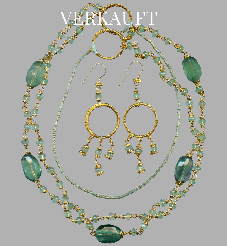 Rosendraht Rosendraht.de Gabriele von Gratkowski Schmuckdesign Designschmuck Energieschmuck handgemacht spirituell Schmuckset Unikatschmuck Unikat Kette Ohrringe Edelstein Edelsteinkette Fluorit grün Seide Gold Nuggets Perlen Golddraht vergoldet  