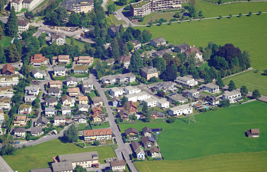 Lerchenstrasse, Fuchsgut, Lerchengut. Aufnahme vom 9.9.2020 vom Vorderglärnisch