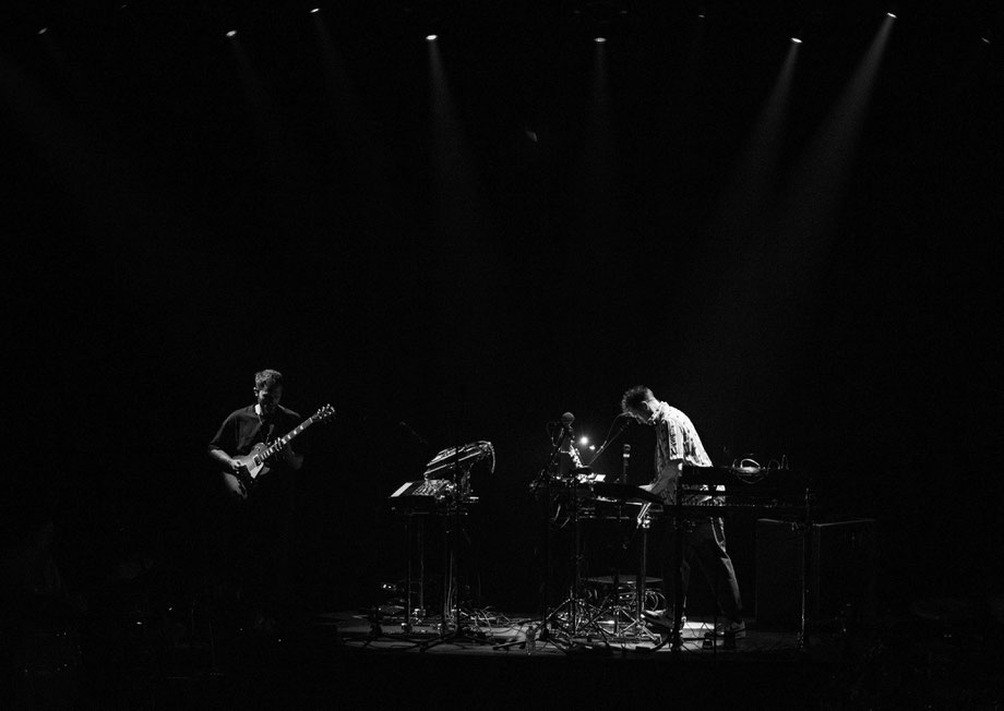Maribou State live at Élysée Montmartre in Paris during HALLUCINATING LOVE 2025, photographed by Vivien Liskovsky