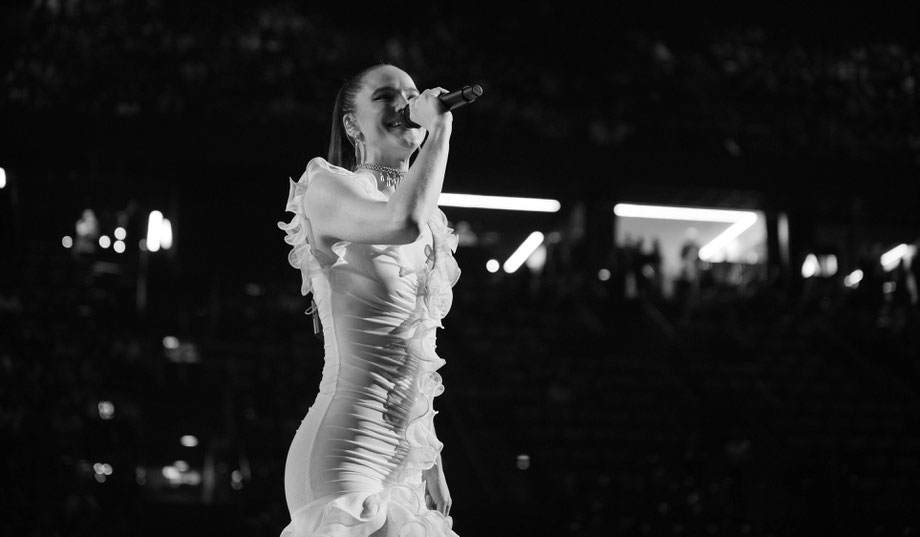Sofi Tukker live at Accor Arena / Bercy Paris photographed by Vivien Liskovsky