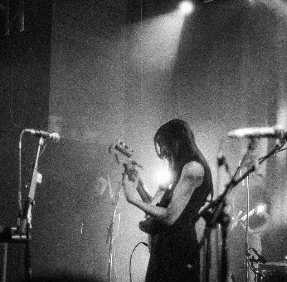 En attendant Ana live at the Petit Bain in Paris photographed by Vivien Liskovsky