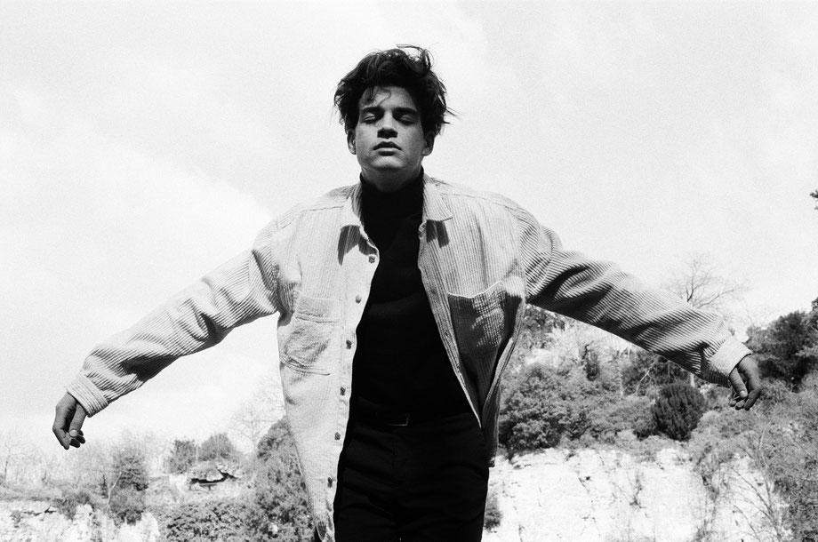 photographe professionnelle de portrait basée à Paris, photographie en noir et blanc, argentique