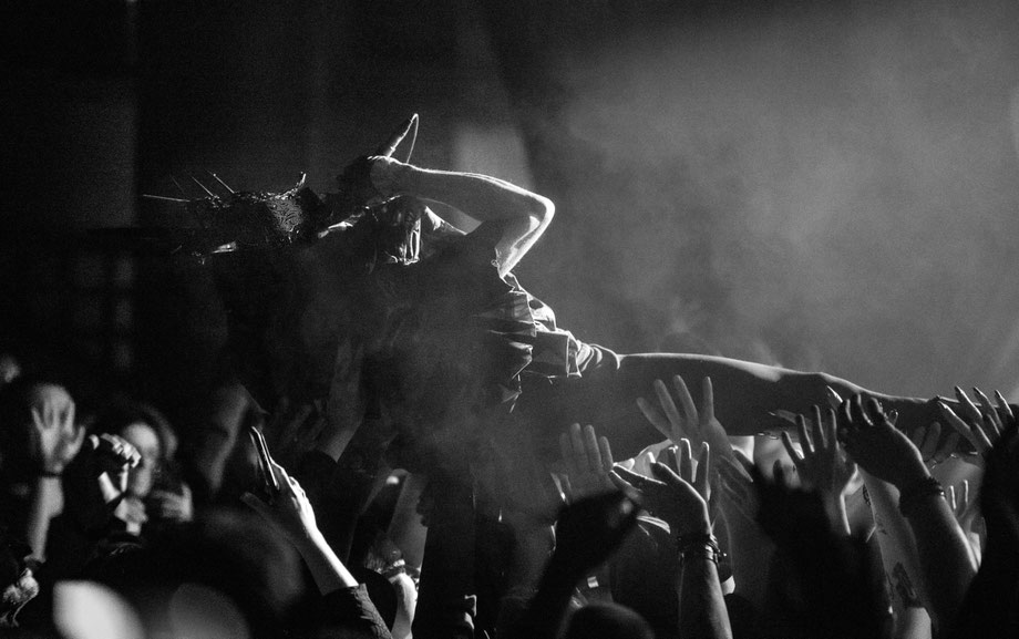 Iamx live at le trabendo in Paris, 21.05.2025 photographed in black and white by Vivien Liskovsky