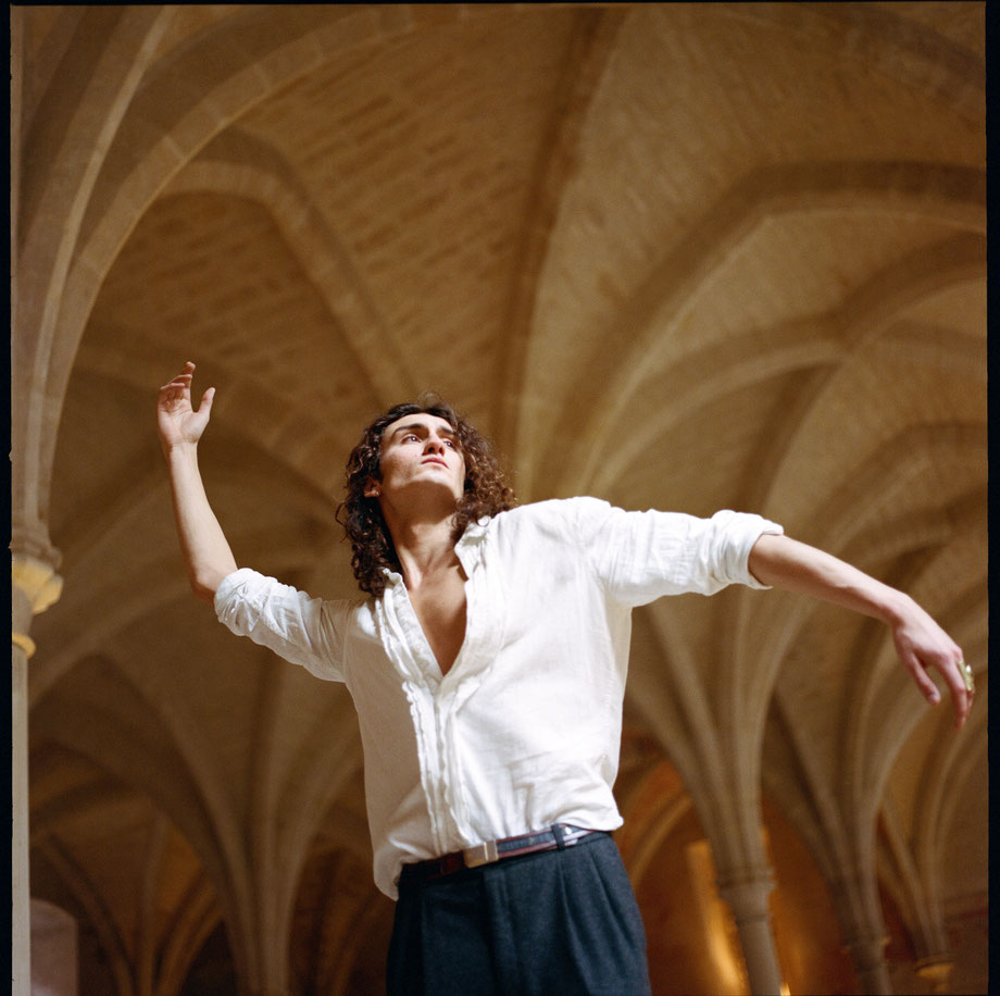 Photo de portrait danseur argentique photographié sur une Hasselblad 500C/M à Paris par Vivien Liskovsky