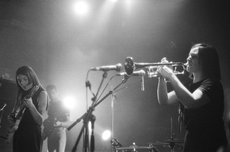 En attendant Ana live at the Petit Bain in Paris photographed by Vivien Liskovsky