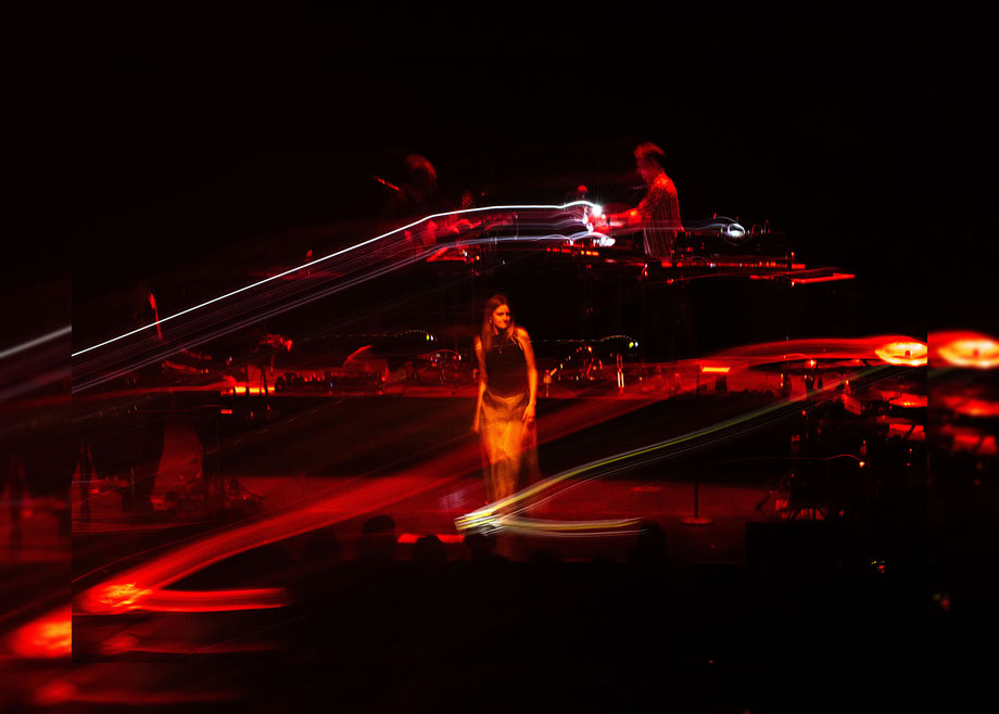 Maribou State live in Paris at Élysée Montmartre HALLUCINATING LOVE 2025 photographed by Vivien Liskovsky