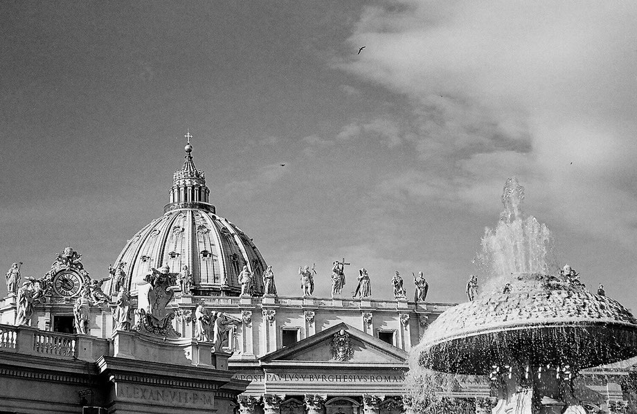 Rome, Piazza San Pietro (with Leica C2 Zoom and Ilford XP2 400 film)