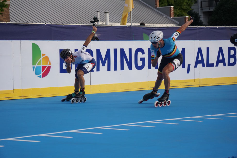 Bart Swings in the blue jersey, with Belgian colours in the middle.