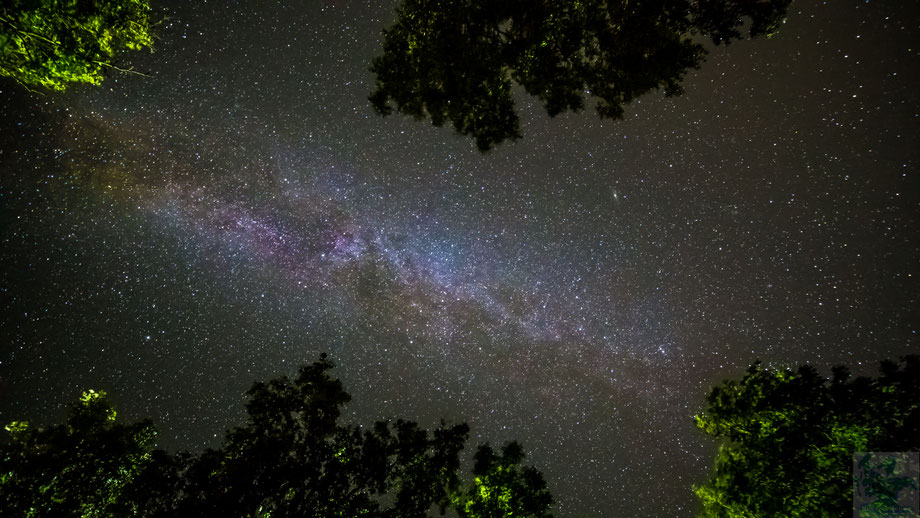 Andromeda Galaxy neben der Milchstraße 