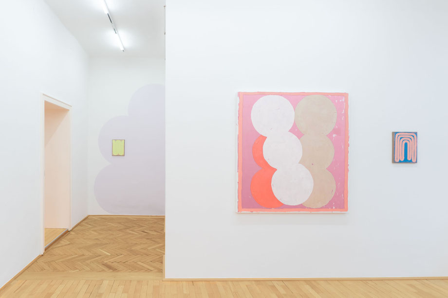 Installationsansicht, Julia Brennacher, Companions, Galerie Sophia Vonier, 2025 (Wandbild, Ölbild)