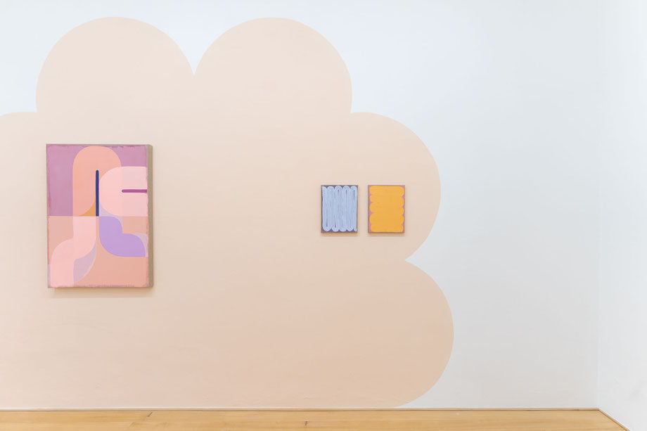 Julia Brennacher, Ausstellungsansicht, Companions, Galerie Sophia Vonier, Salzburg, 2025 (Wandbild und Gemälde)